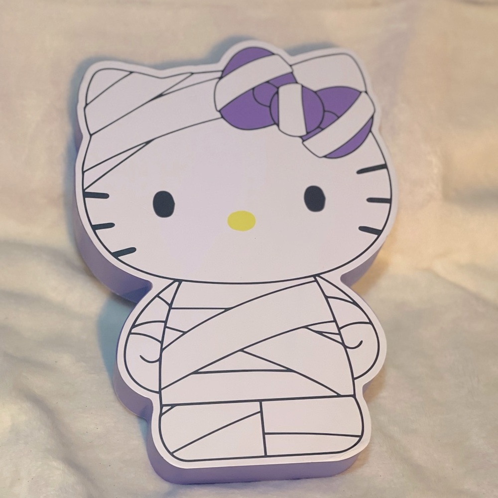 Hello Kitty Halloween Decor